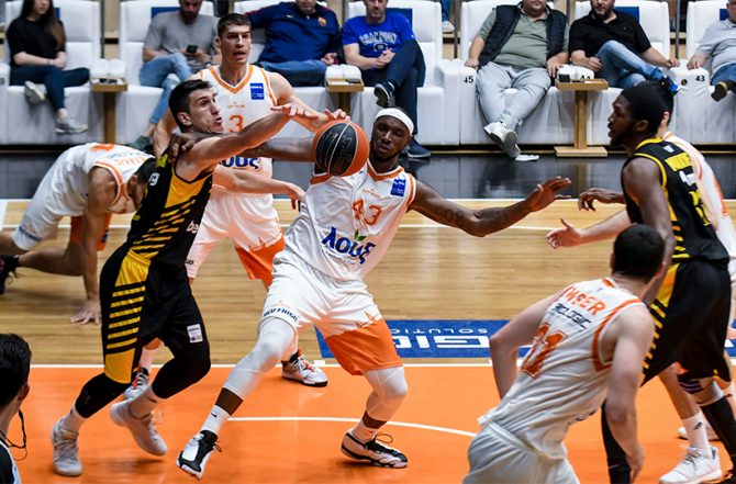 Το παράτησε…