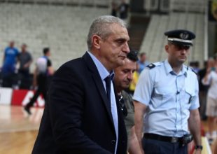 Ένταση ανάμεσα σε Πεδουλάκη και Σαντ Ρος