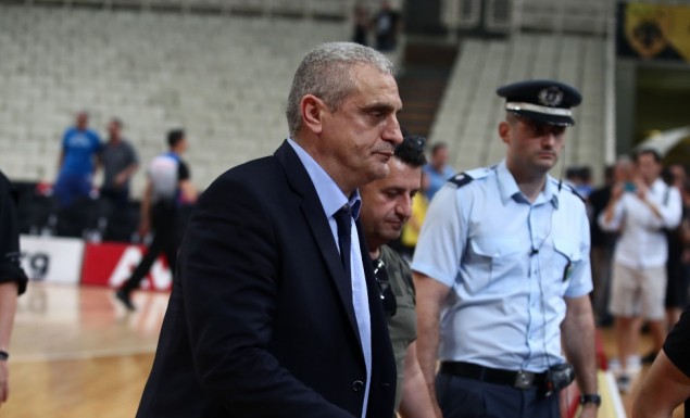 Ένταση ανάμεσα σε Πεδουλάκη και Σαντ Ρος