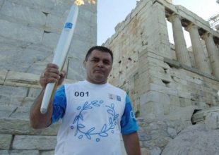 Πέθανε ο Μπάμπης Χολίδης