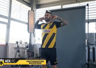 BACKSTAGE: Παίκτες και κόσμο με τη νέα φανέλα (VIDEO)