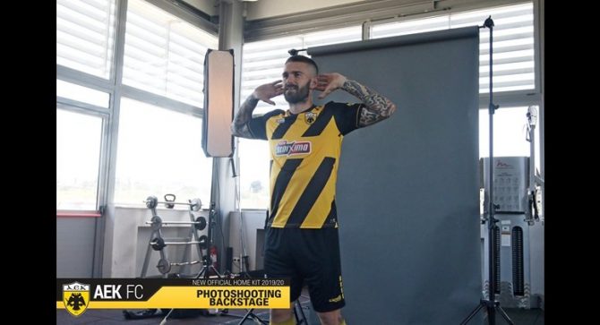 BACKSTAGE: Παίκτες και κόσμο με τη νέα φανέλα (VIDEO) BACKSTAGE: Παίκτες και κόσμο με τη νέα φανέλα (VIDEO)