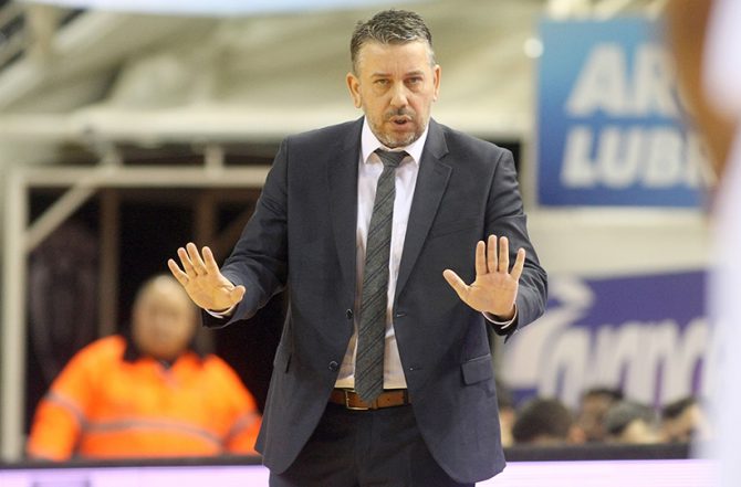 Φαβορί ο Παπαθεοδώρου για Βασίλισσα