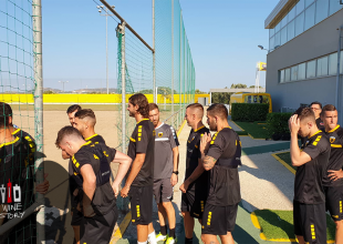 H είσοδος των παικτών για την… πρώτη! (VIDEO)