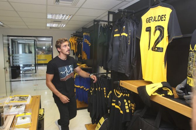 Στα γραφεία της ΑΕΚ ο Ζεράλδες! (ΦΩΤΟ)