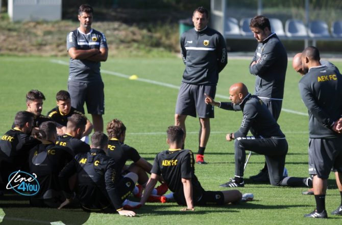 Είχε μάθημα… τακτικής πριν την προπόνηση! (VIDEO) Είχε μάθημα… τακτικής πριν την προπόνηση! (VIDEO)