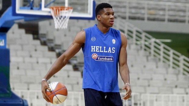 Αντετοκούνμπο: Μαζί με την γυμνάστρια των Μπακς στην προετοιμασία της Εθνικής