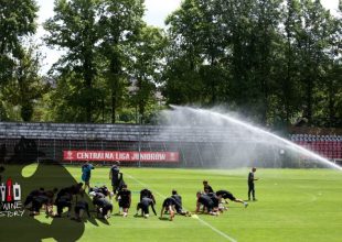 Τους έκανε… μούσκεμα (VIDEO)