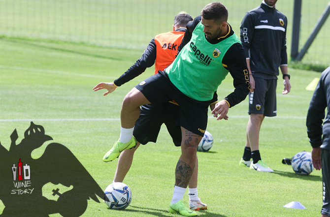 Πολλή δουλειά στην υποδοχή της μπάλας! Πολλή δουλειά στην υποδοχή της μπάλας!