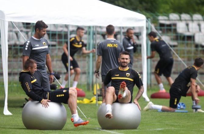 Ο Λιβάγια, ο Βράνιες και Κρίστιτσιτς απειλούν τον… γυμναστή (ΦΩΤΟ) Ο Λιβάγια, ο Βράνιες και Κρίστιτσιτς απειλούν τον… γυμναστή (ΦΩΤΟ)