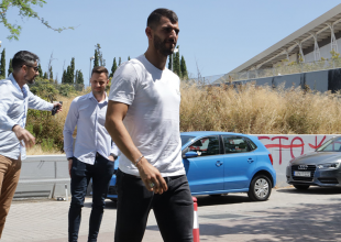 Στα γραφεία της ΑΕΚ ο Ολιβέιρα (ΦΩΤΟ)