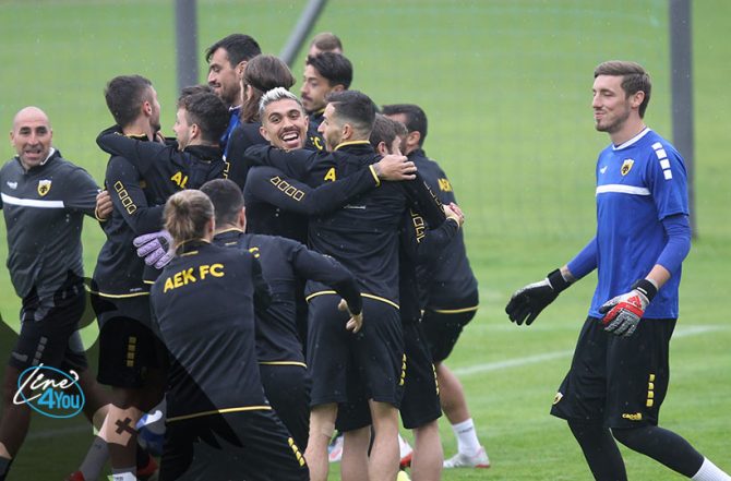 «Αγαπούλες» και… αγκαλίτσες (VID) «Αγαπούλες» και… αγκαλίτσες (VID)