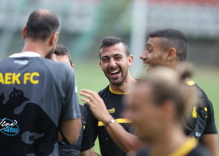 Έπεσαν… «φάπες» (VIDEO)