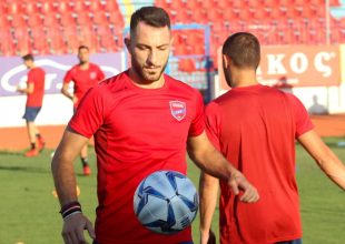 Νίκι Παπαβασιλείου: «Δουλευταράς στο παιχνίδι ο Τσιλούλης – Παίρνει ευκαιρία εξέλιξης δίπλα στον Αλμέιδα»