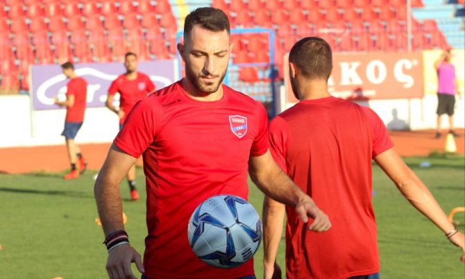 Νίκι Παπαβασιλείου: «Δουλευταράς στο παιχνίδι ο Τσιλούλης – Παίρνει ευκαιρία εξέλιξης δίπλα στον Αλμέιδα»