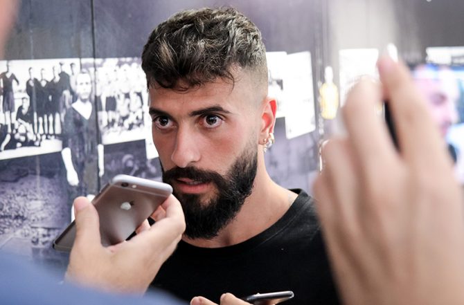 Συμπληρώνει τα κενά της! Συμπληρώνει τα κενά της!