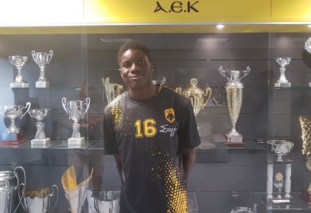 Ανανέωσε με ΑΕΚ ο Ουκπέμπορ