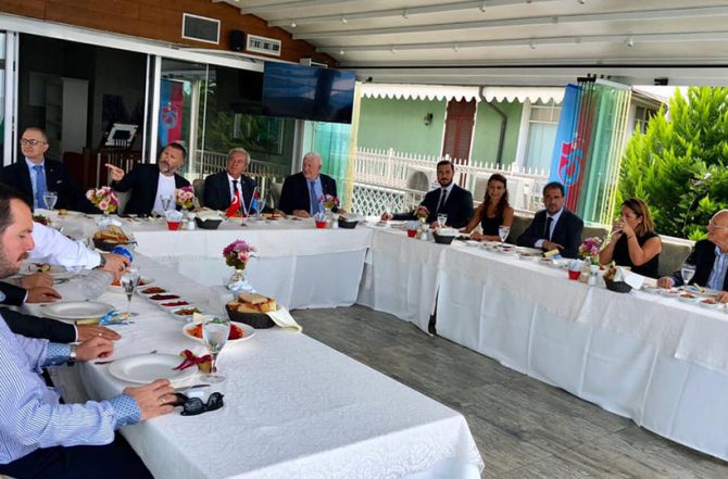 Επίσημο γεύμα της Τραμπζονσπόρ στην ΑΕΚ (ΦΩΤΟ) Επίσημο γεύμα της Τραμπζονσπόρ στην ΑΕΚ (ΦΩΤΟ)