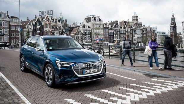 Δέκα χώρες σε 24 ώρες με Audi e-tron Δέκα χώρες σε 24 ώρες με Audi e-tron