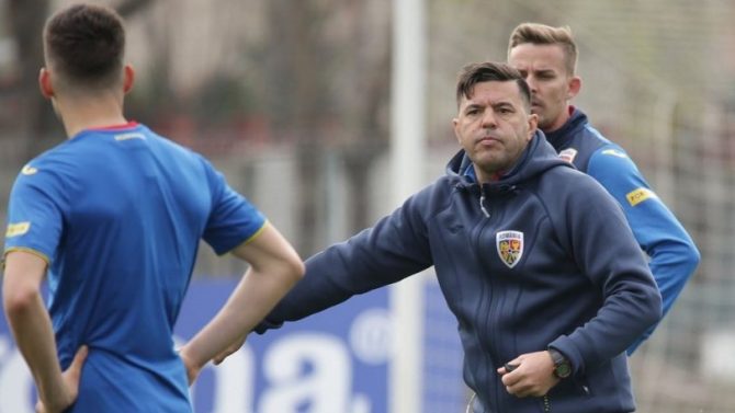 Κόντρα: «Φαβορί η ΑΕΚ…»