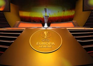 Κληρώνει για ΑΕΚ και play off