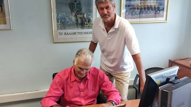 Υπέγραψε στον Άρη ο Μαρκόπουλος, ανακοινώθηκαν και οι συνεργάτες του
