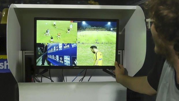 Σκάνδαλο: Ο Ολυμπιακός εμπόδισε και μετά… επιθεώρησε το VAR