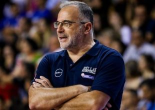 Σκουρτόπουλος: “Αν βιαστούμε, μπορεί να γλιστρήσουμε”