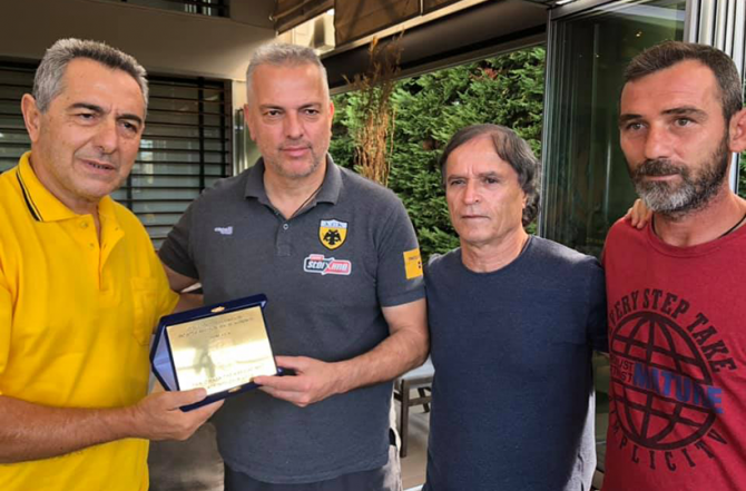 Οι παλαίμαχοι της ΑΕΚ Αγίου Κων/νου στο πλευρό της ΠΑΕ ΑΕΚ (ΦΩΤΟ)