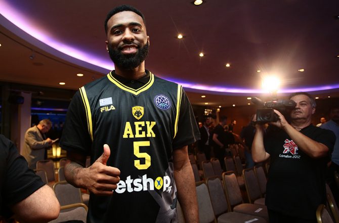 Η παρακάμερα των «αποκαλυπτηρίων» (VIDEO)