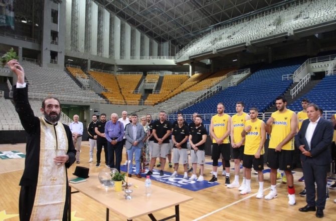 Ο αγιασμός της Βασίλισσας στο ΟΑΚΑ (VIDEO)