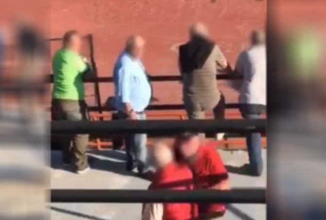 Καρέ – καρέ η τραγωδία με τον νεκρό 70χρονο στο γήπεδο της Καλαμαριάς! (vid)