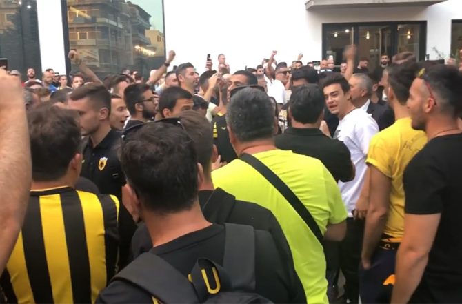 «Σεισμός» από συνθήματα στην αναχώρηση της ΑΕΚ! (VIDEO)