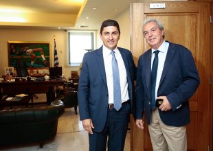 Δεν πάει στα Σπάτα ο Αυγενάκης