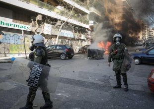 Σοβαρά επεισόδια στο κέντρο της Αθήνας – Τρεις συλλήψεις