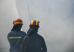 Βρέθηκε απανθρακωμένο άτομο σε βανάκι ύστερα από φωτιά που ξέσπασε στο Κρυονέρι
