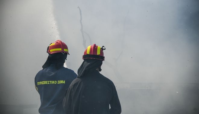 Βρέθηκε απανθρακωμένο άτομο σε βανάκι ύστερα από φωτιά που ξέσπασε στο Κρυονέρι
