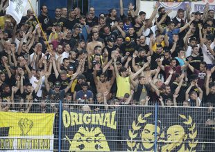 Πουθενά μόνη της η ΑΕΚΑΡΑ – Πάνω από 500 φίλοι της ομάδας στο Αγρίνιο