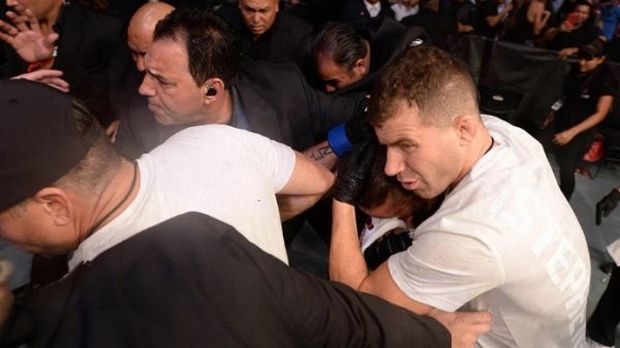 Βατερλό στο Μεξικό: “Χάλασε” το Stephens vs Rodriguez και ξέσπασαν επεισόδια!