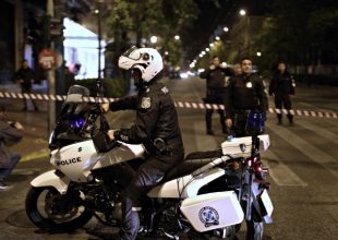 Έκρηξη αυτοσχέδιου εμπρηστικού μηχανισμού στο σπίτι αξιωματικού της ΕΛ.ΑΣ