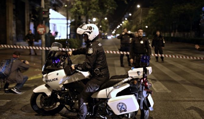 Έκρηξη αυτοσχέδιου εμπρηστικού μηχανισμού στο σπίτι αξιωματικού της ΕΛ.ΑΣ