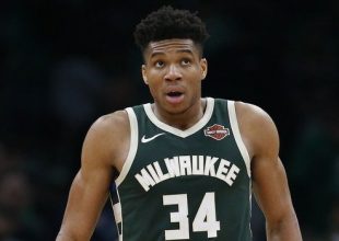 Γιάννης Αντετοκούνμπο: Το triple-double κόντρα στους Ρόκετς