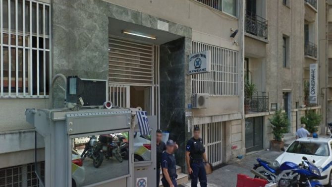 Κρατούμενος πήδηξε από τον 1ο όροφο του Α.Τ Κυψέλης για να αποδράσει Κρατούμενος πήδηξε από τον 1ο όροφο του Α.Τ Κυψέλης για να αποδράσει