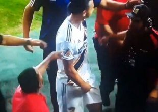Ο Ιμπραχίμοβιτς έδειξε τα γεννητικά του όργανα σε φιλάθλους