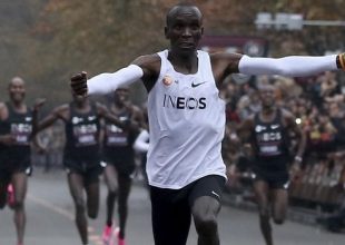 Ασύλληπτος Κιπτσόγκε: Έτρεξε τον Μαραθώνιο σε λιγότερο από δυο ώρες