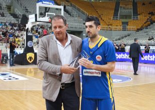 Τίμησε Ξανθόπουλο η ΑΕΚ! (pics)