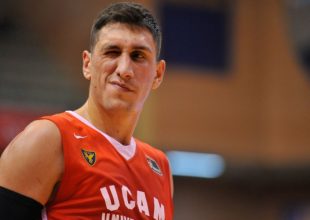 Λαρεντζάκης: «Η ΑΕΚ με βοήθησε να ανέβω και να αλλάξω επίπεδο»
