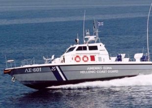 Νεκρό 3χρονο αγοράκι μετά την σύγκρουση του Λιμενικού με βάρκα μεταναστών