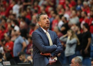 Παπαθεοδώρου: «Κρίσιμη στιγμή ο τραυματισμός του Σλότερ»
