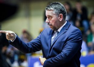 Παπαθεοδώρου: «Δυνατοί στην άμυνα και να ελέγξουμε τον ρυθμό»